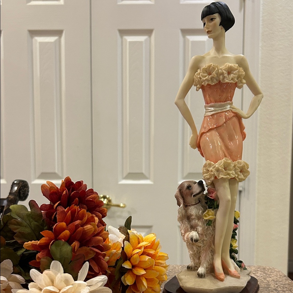 Italian Art Statue/ Giuseppe Armani Style Statue Of A Lady With Spaniel Figurine